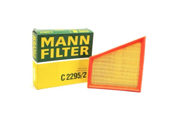 FILTRO DE AR DO MOTOR VW GOL/FOX/GOLF 1.6 8V - MANN CÓD: C2295/2 // VW: 5Z0129620 / 6Y0129620 / 5Z0129620B